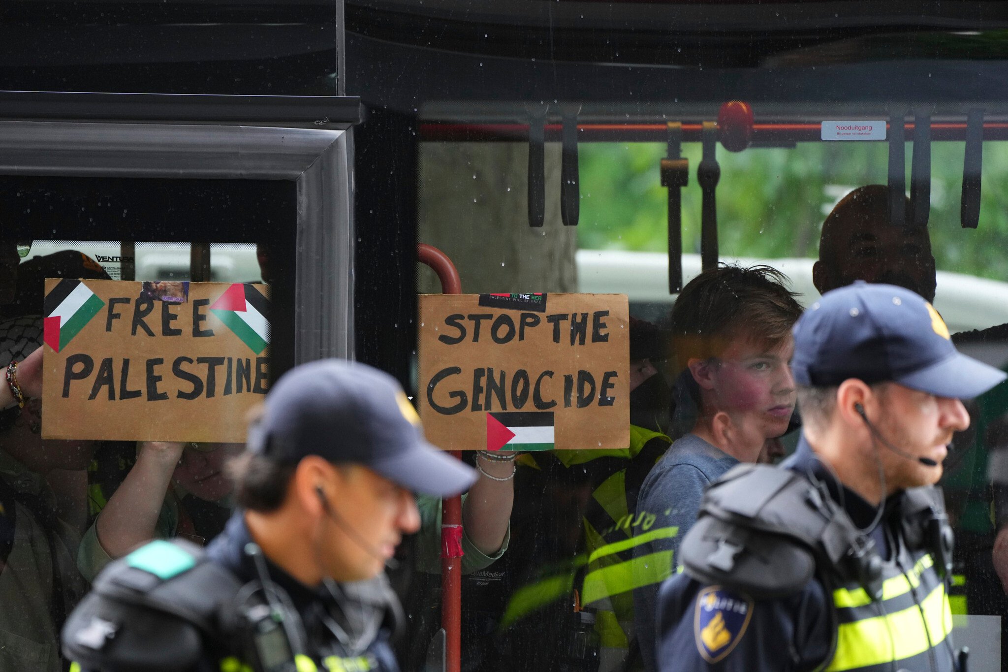 NextImg:Dutch cops arrest suspect in attempted break-in, arson at Israeli embassy