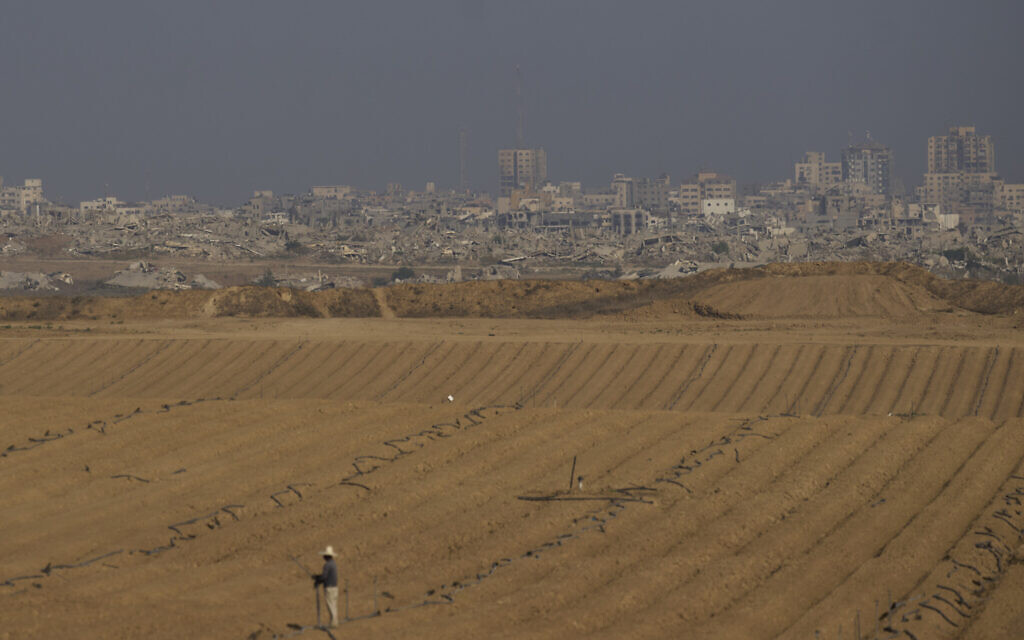 A farmer works near the Israel-Gaza border in southern Israel, Tuesday, Sept. 2, 2025. (AP Photo/Ohad Zwigenberg)