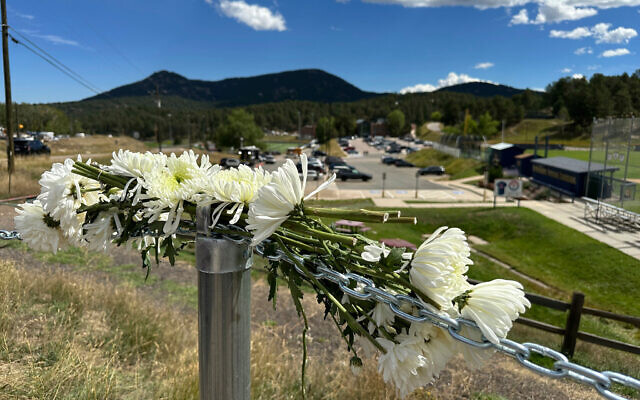 Flowers are left in remembrance of those wounded in a shooting at Evergreen High School in Evergreen, Colorado, Sept. 11, 2025. (AP Photo/Colleen Slevin) Flowers are left in remembrance of those wounded in a shooting at Evergreen High School in Evergreen, Colorado, Sept. 11, 2025. (AP Photo/Colleen Slevin)