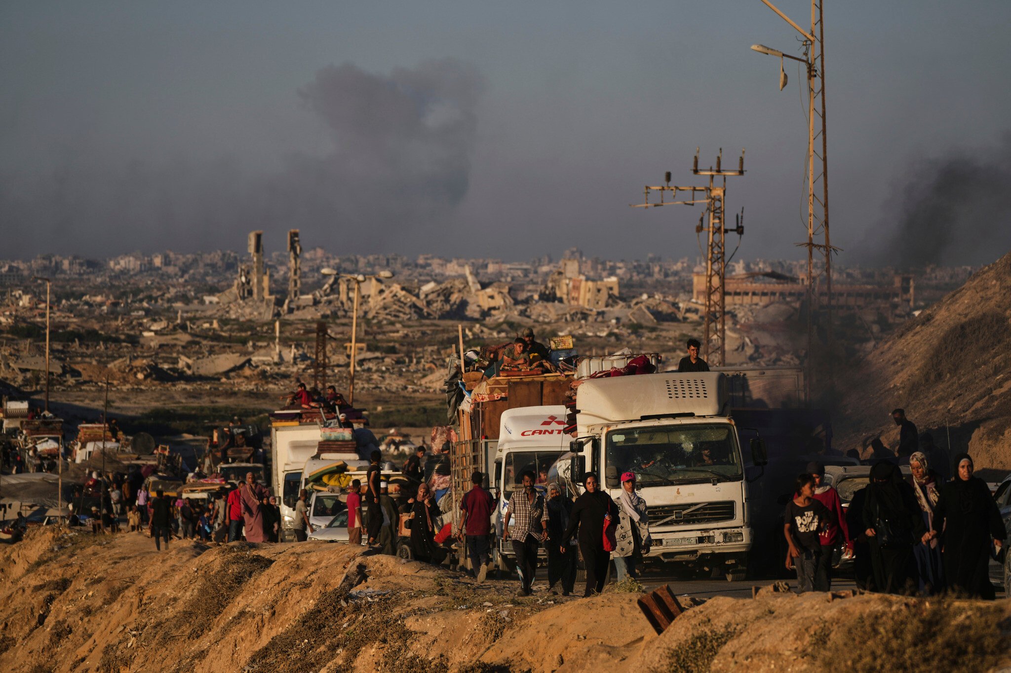 NextImg:As Hamas urges Gazans to stay put, its leaders are trying to flee Strip, says Israel
