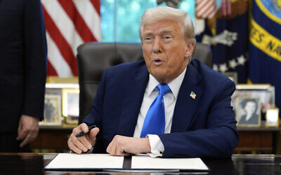 US President Donald Trump signs the Gold Card executive order in the Oval Office of the White House, September 15, 2025, in Washington. (AP Photo/Alex Brandon)