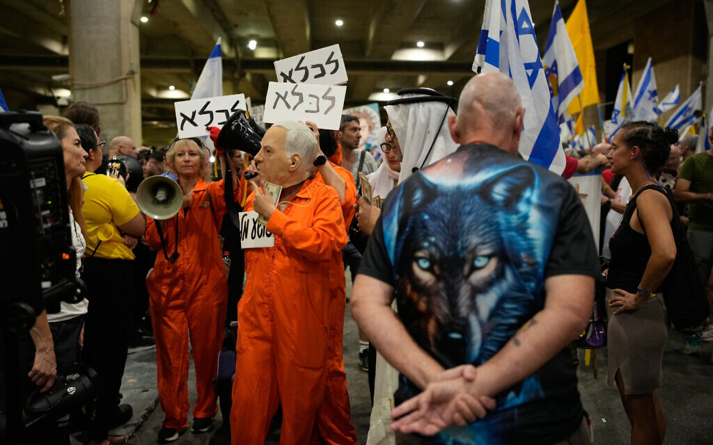People take part in a protest demanding the end of the war and immediate release of hostages held by Hamas in the Gaza Strip, and against Prime Minister Benjamin Netanyahu's government at Ben Gurion Airport in Lod, near Tel Aviv, Israel, Wednesday, Sept. 24, 2025. (AP Photo/Ohad Zwigenberg)