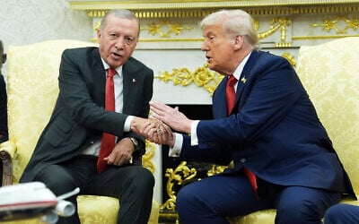 US President Donald Trump, right, shakes the hand of Turkish President Recep Tayyip Erdogan during a meeting in the Oval Office of the White House, September 25, 2025, in Washington, DC. (AP Photo/Evan Vucci)