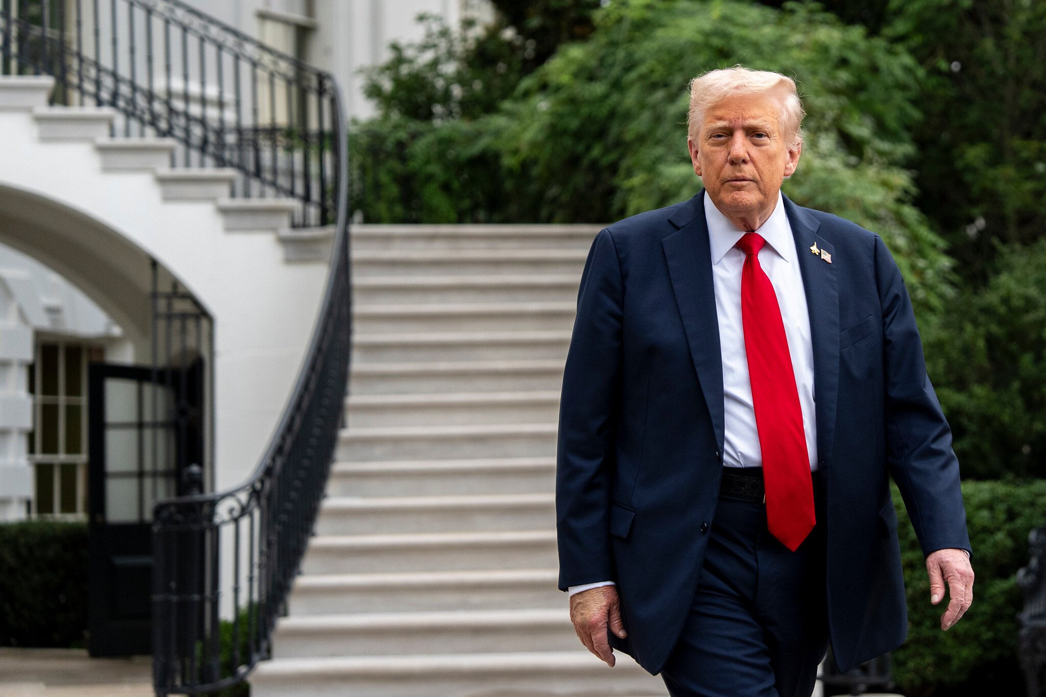Trump says Hamas has ‘three or four days’ to respond to Gaza plan or ‘pay in hell’