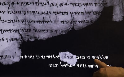 Imaging technician and camera operator Shay Halevy shows on screen fragments of a newly discovered script found by Israel Antiquities Authority researcher, Oren Abelman in "Cave 11" near Qumran, at the IAA department in the Israel Museum, Jerusalem, on May 2, 2018 using multispectral imaging. (Hadas Parush/Flash90) Imaging technician and camera operator Shay Halevy shows on screen fragments of a newly discovered script found by Israel Antiquities Authority researcher, Oren Abelman in "Cave 11" near Qumran, at the IAA department in the Israel Museum, Jerusalem, on May 2, 2018 using multispectral imaging. (Hadas Parush/Flash90)