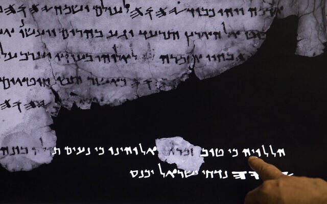 Imaging technician and camera operator Shay Halevy shows on screen fragments of a newly discovered script found by Israel Antiquities Authority researcher, Oren Abelman in "Cave 11" near Qumran, at the IAA department in the Israel Museum, Jerusalem, on May 2, 2018 using multispectral imaging. (Hadas Parush/Flash90)