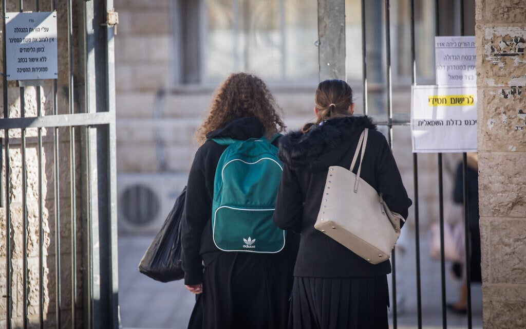 Education ministry threatens to slash school’s budget for refusing to admit Sephardim