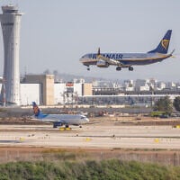 A Ryanair flight lands at Ben Gurion Airport, March 31, 2025. (Yossi Aloni/FLASH90)