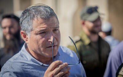 David Zini seen with ultra-Orthodox soldiers from the IDF's Hasmonean Brigade, at the Western Wall in Jerusalem, on August 6, 2025. (Chaim Goldberg/Flash90)
