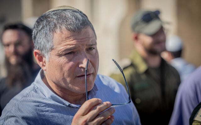 Designated head of the Shin Bet security agency David Zini seen with ultra-Orthodox soldiers from the IDF's Hasmonean Brigade, at the Western Wall in Jerusalem, on August 6, 2025. (Chaim Goldberg/Flash90)