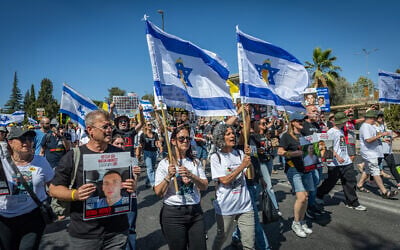 Families of hostages and supporters march from the Knesset to the Prime Minister’s residence in Jerusalem (Yonatan Sindel/Flash90)