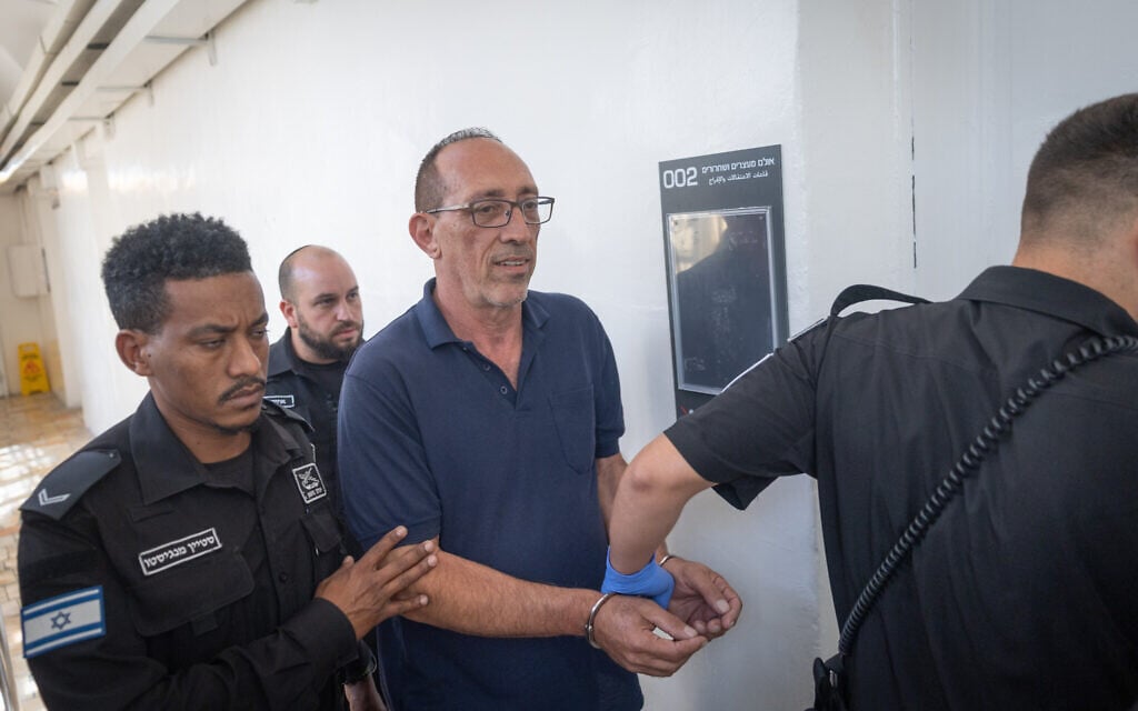 Amos Doron, a retired lieutenant colonel and well-known protest activist suspected of arson near the Prime Minister's residence in Jerusalem, at the Jerusalem Magistrates Court, September 4, 2025 (Chaim Goldberg/Flash90)