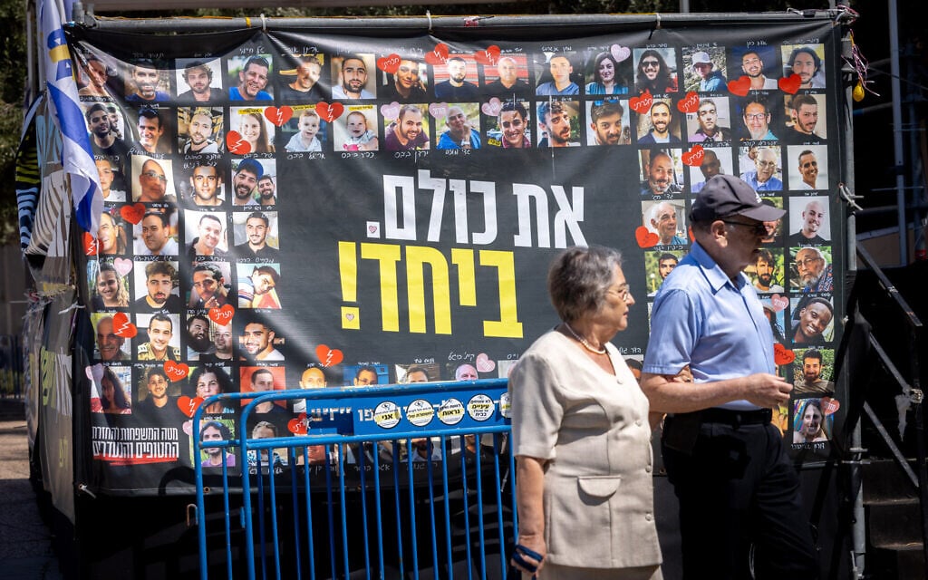 Visitors at Hostage Square in Tel Aviv, September 4, 2025 (Miriam Alster/FLASH90)