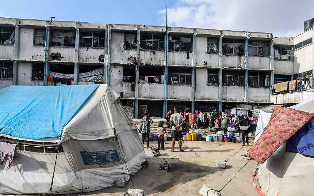 Palestinians live at an UNRWA school in Khan Younis, in the southern Gaza Strip, September 6, 2025. (Abed Rahim Khatib/Flash90)