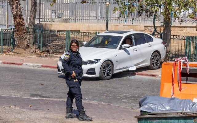 Police at the scene of a fatal shooting in Ramle on September 17, 2025. (Yossi Aloni/Flash90)