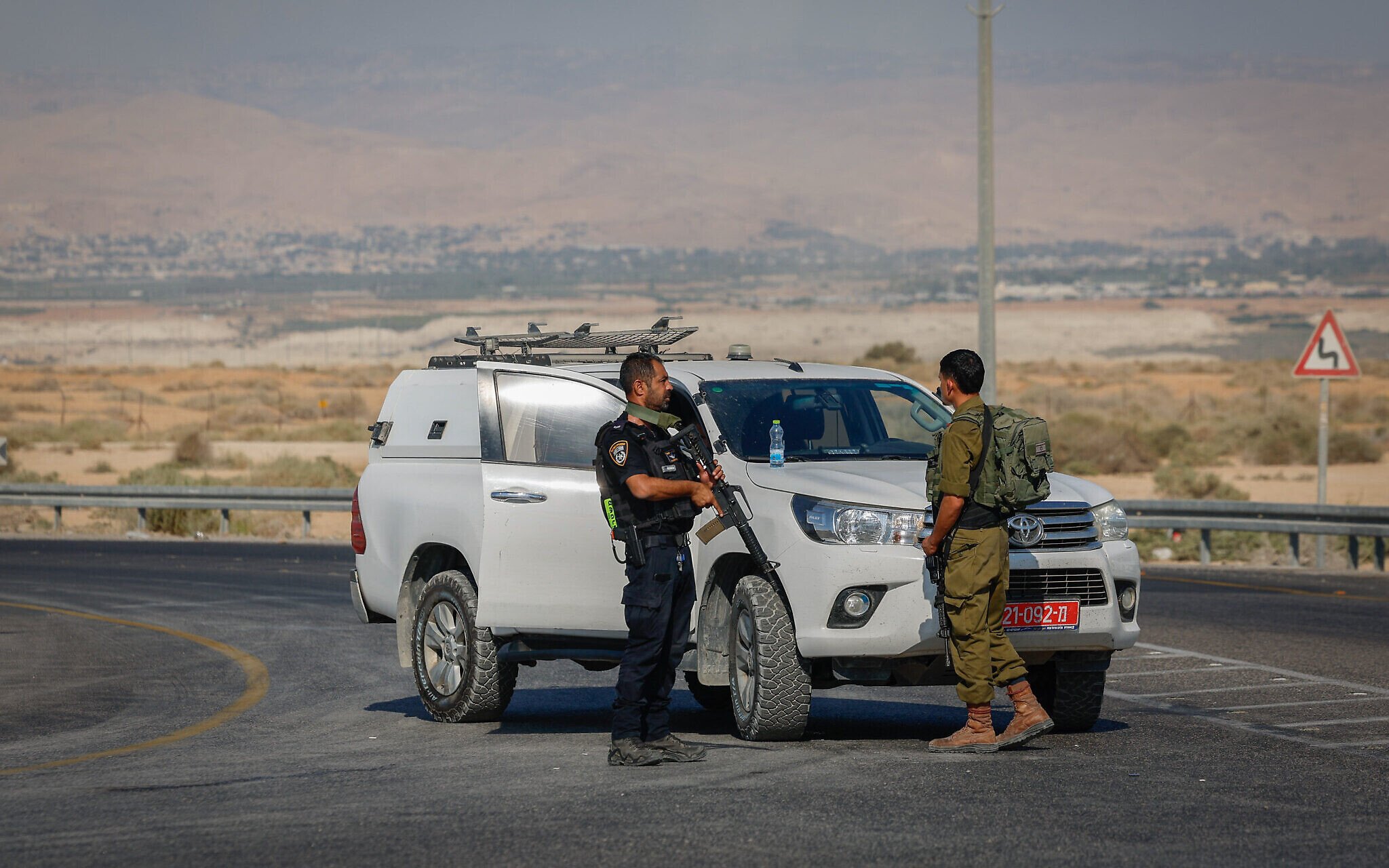 NextImg:Israel closes border crossing between West Bank and Jordan until further notice