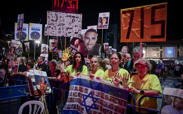Israelis rally for the release of captives held by Hamas-led terrorists in Gaza, at Hostage Square in Tel Aviv on September 20, 2025. (Avshalom Sassoni/Flash90)