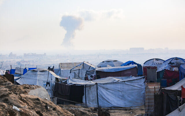 Smoke rises from an Israeli military operation in Gaza City on September 23, 2025 (Ali Hassan/Flash90)