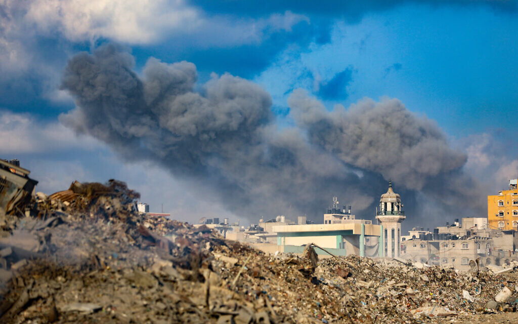 Smoke rises from Gaza City following an Israeli airstrike, September 24, 2025. (Fathi Ibrahim/Flash90)