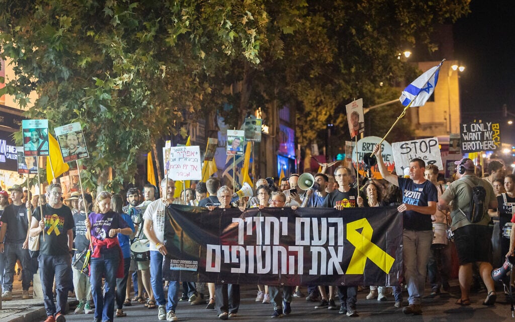 Israelis attend a protest march in Jerusalem calling for an end to the war and the release of hostages from Hamas captivity in Gaza, on September 27, 2025. (Chaim Goldberg/FLASH90)