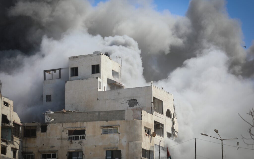 Smoke rises from Gaza City following an Israeli airstrike, September 27, 2025. (Fathi Ibrahim/Flash90)