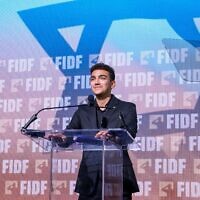 Former hostage Edan Alexander speaks at a Friends of the IDF event on September 18, 2025. (Michael Priest Photography/FIDF)