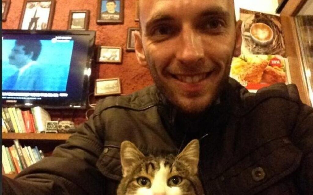 Michael Podolsky with his cat, a few years before the onset of ALS. Podolsky, 44, was the first named individual with ALS to successfully fight for his right to die in Israel in almost 30 years and the first to donate his organs. He died on September 25, 2025.(Courtesy/Tamar Ashkenazi) Michael Podolsky with his cat, a few years before the onset of ALS. Podolsky, 44, was the first named individual with ALS to successfully fight for his right to die in Israel in almost 30 years and the first to donate his organs. He died on September 25, 2025.(Courtesy/Tamar Ashkenazi)