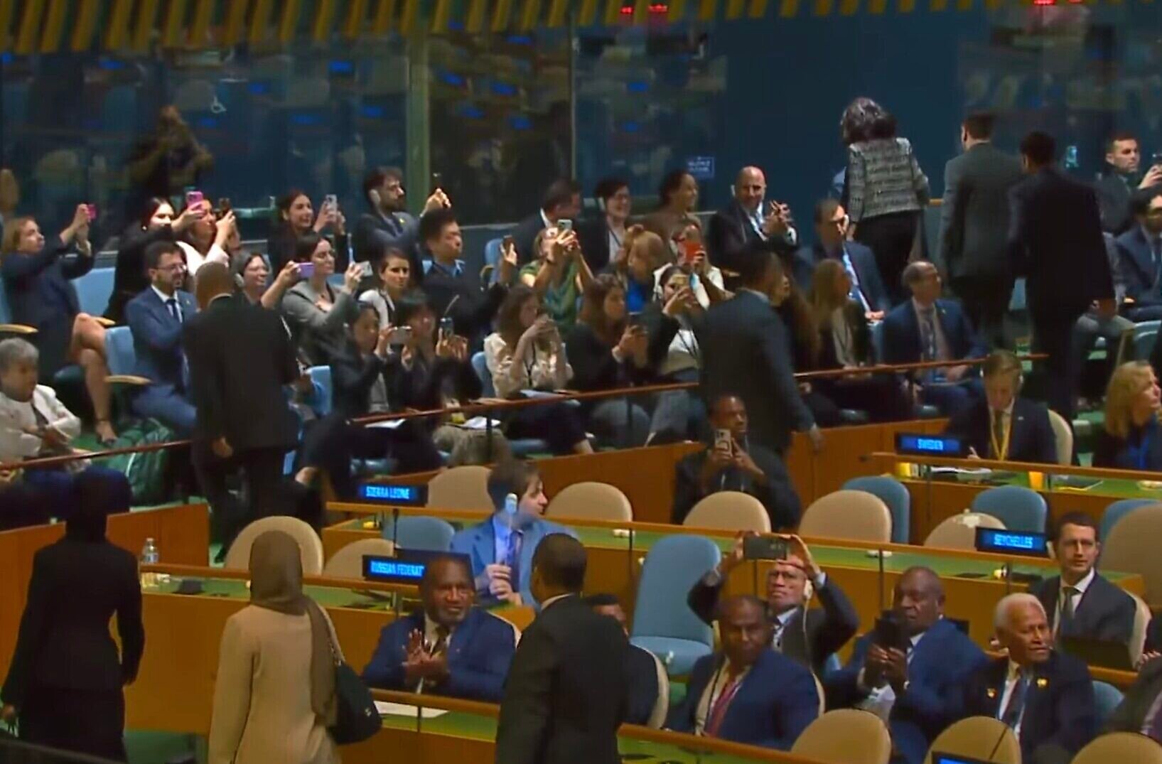 Hundreds Walk Out During Netanyahu UN Speech