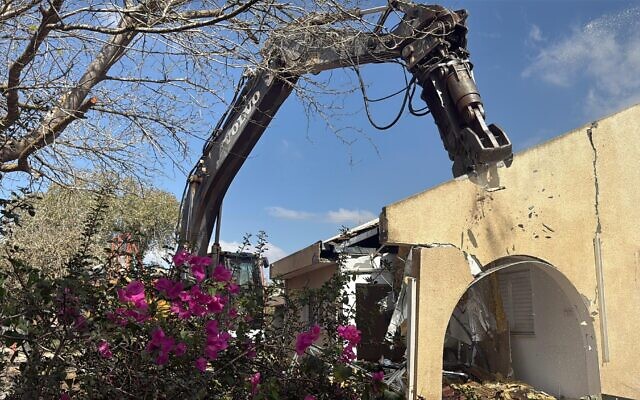 A bulldozer tears down the first house due for reconstruction at Kibbutz Nir Oz, near the Gaza border, where one in four residents were either murdered or kidnapped on October 7, 2023, when Hamas terrorists stormed the area, August 31, 2025. (Nir Oz spokespersons' unit.) A bulldozer tears down the first house due for reconstruction at Kibbutz Nir Oz, near the Gaza border, where one in four residents were either murdered or kidnapped on October 7, 2023, when Hamas terrorists stormed the area, August 31, 2025. (Nir Oz spokespersons' unit.)