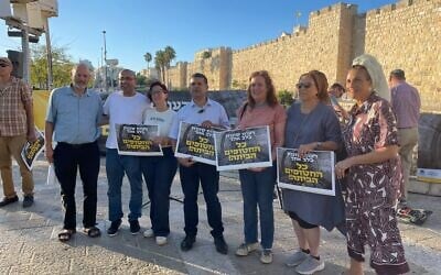 Around 150 people gather in Jerusalem under the slogan, 'Different opinions, one heart,' to stand in solidarity with the hostages on September 3, 2025. (Rossella Tercatin/Times of Israel) Around 150 people gather in Jerusalem under the slogan, 'Different opinions, one heart,' to stand in solidarity with the hostages on September 3, 2025. (Rossella Tercatin/Times of Israel)