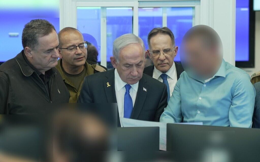 L-R: Defense Minister Israel Katz, Military Secretary to the Prime Minister Maj. Gen. Roman Gofman, Prime Minister Benjamin Netanyahu, Netanyahu's chief of staff Tzachi Braverman, and acting Shin Bet head "Mem" are seen at the agency's command center during strikes on Hamas in Qatar, September 9, 2025. (Shin Bet)