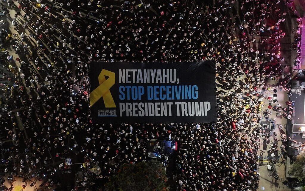 Protesters carry a banner accusing Pime Minister Benjamin Netanyahu of "deceiving President Trump" at a rally in Tel Aviv urging the return of hostages held by Hamas in Gaza, September 13, 2025 (Aviv Atlas / Hostages Families Forum)