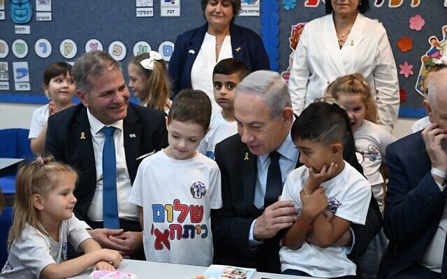 Education Minister Yoav Kisch (L) and Prime Minister Benjamin Netanyahu at the Begin school in Nof Hagalil on September 1, 2025 (Haim Zach/GPO)