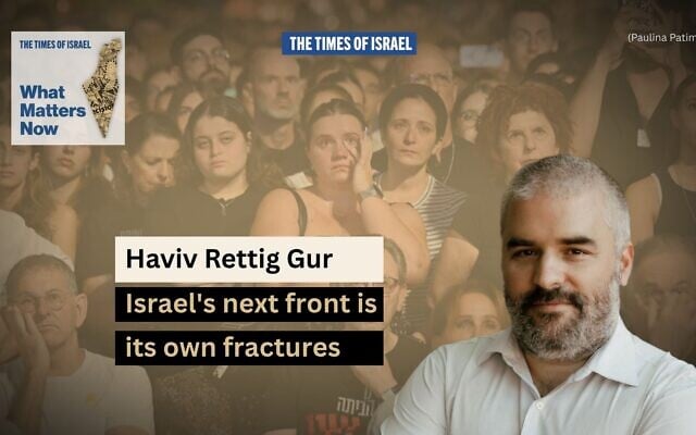 Haviv Rettig Gur (courtesy) / On October 7, 2025, thousands assemble in Hostages Square, Tel Aviv, to watch the broadcast of the Bereaved Families Memorial Ceremony marking two years since the October 7, 2023, massacre. (Paulina Patimer)