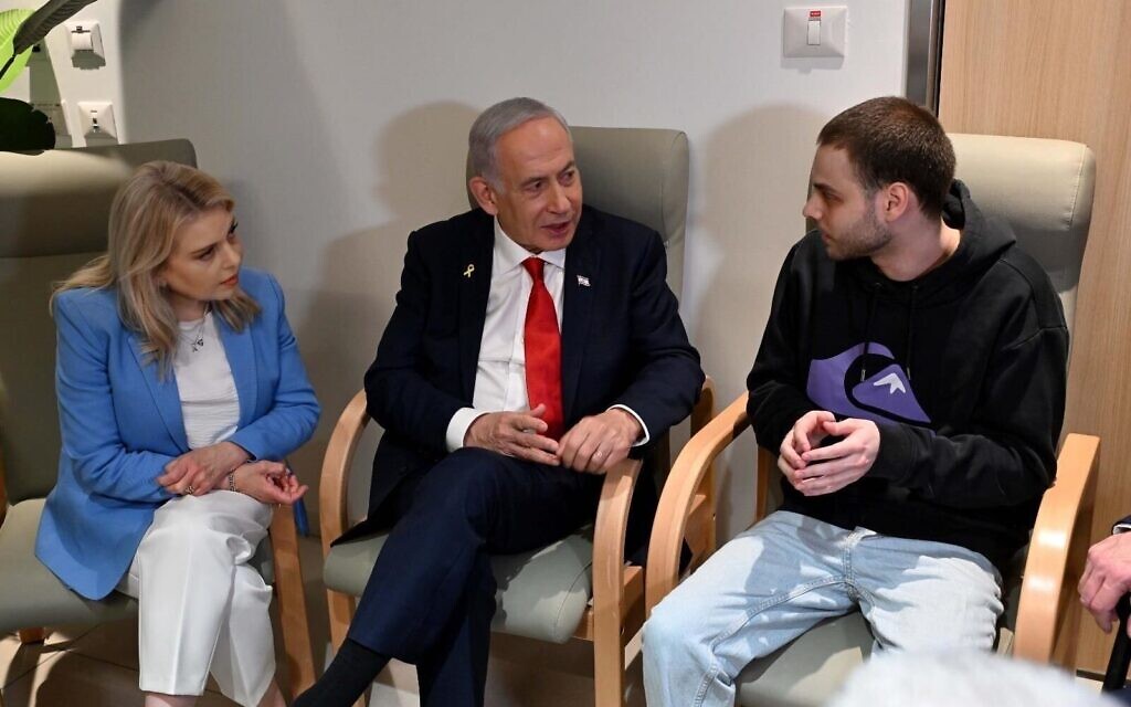 Prime Minister Benjamin Netanyahu and his wife Sara visiting released hostage Alon Ohel at Beilinson Hospital, in Petah Tikva, October 14, 2025. (Avi Ohayon/GPO) Prime Minister Benjamin Netanyahu and his wife Sara visiting released hostage Alon Ohel at Beilinson Hospital, in Petah Tikva, October 14, 2025. (Avi Ohayon/GPO)