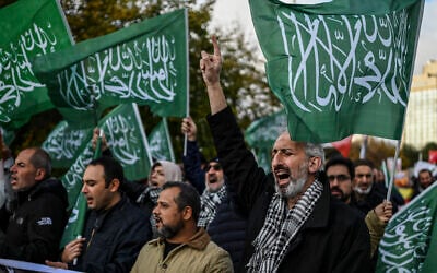 Protesters hold Hamas flags during a demonstration organized by the Gaza Solidarity Platform, against Germany's military support for Israel, in front of the German consulate in Istanbul on November 10, 2024. (KEMAL ASLAN / AFP) Protesters hold Hamas flags during a demonstration organized by the Gaza Solidarity Platform, against Germany's military support for Israel, in front of the German consulate in Istanbul on November 10, 2024. (KEMAL ASLAN / AFP)