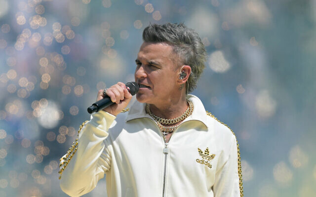 British singer Robbie Williams performs ahead of the FIFA Club World Cup 2025 final football match between England's Chelsea and France's Paris Saint-Germain at the MetLife Stadium in East Rutherford, New Jersey on July 13, 2025. (JUAN MABROMATA / AFP) British singer Robbie Williams performs ahead of the FIFA Club World Cup 2025 final football match between England's Chelsea and France's Paris Saint-Germain at the MetLife Stadium in East Rutherford, New Jersey on July 13, 2025. (JUAN MABROMATA / AFP)