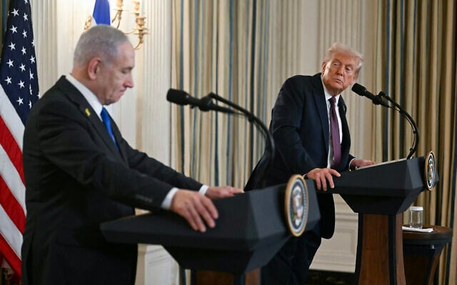 US President Donald Trump and Israeli Prime Minister Benjamin Netanyahu(L) participate in a press conference in the State Dining Room of the White House in Washington, DC on September 29, 2025. (Jim WATSON / AFP)