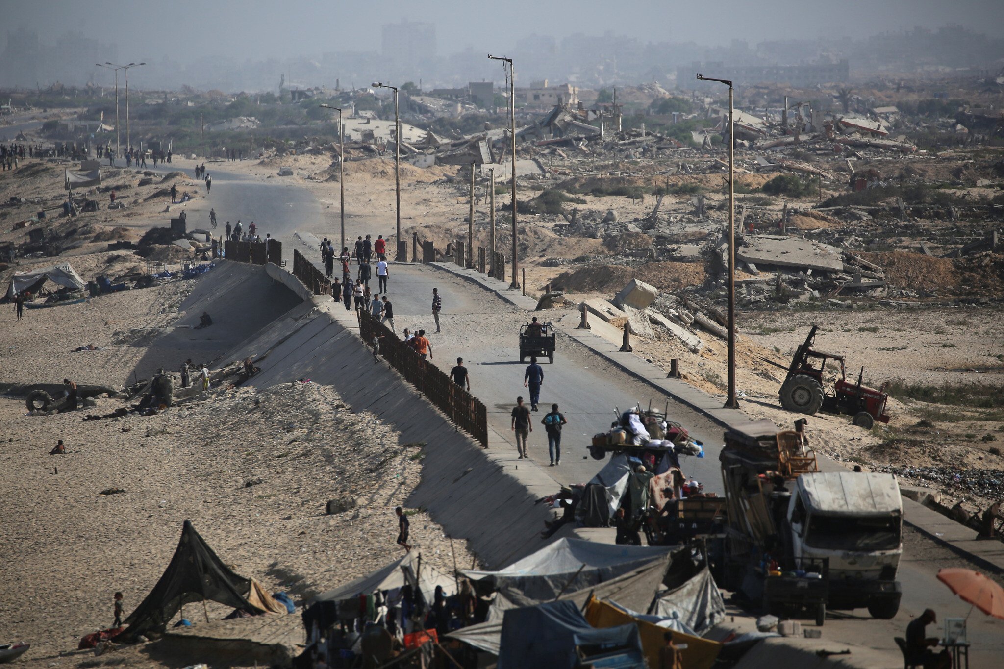 Gaza City Strikes Subside Amid Truce Efforts; IDF Reveals Hospital Tunnels