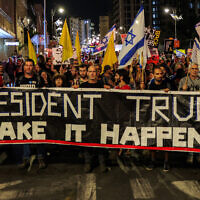 Demonstrators gather with banners during a protest for a hostage-release and ceasefire deal outside Prime Minister Benjamin Netanyahu's residence in Jerusalem on October 4, 2025. (Ahmad GHARABLI / AFP)