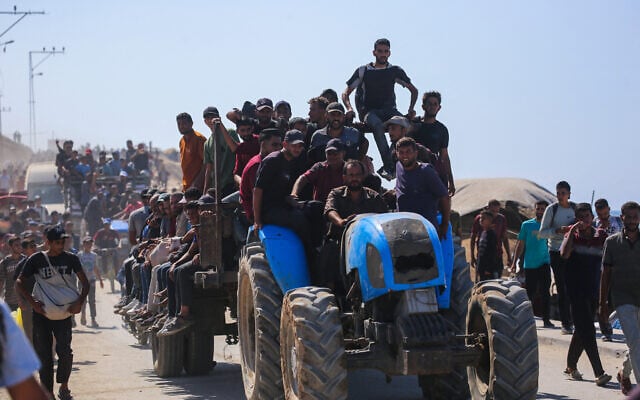 Palestinians make their way along Al-Rashid road toward Gaza City from Nuseirat in the central Gaza Strip on October 10, 2025. (Bashar TALEB / AFP)