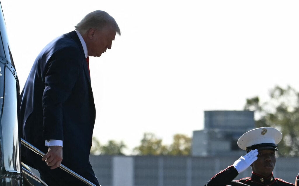 US President Donald Trump steps off Marine One as he arrives to Walter Reed National Military Medical Center to receive a medical checkup in Bethesda, Maryland, on October 10, 2025. (ANDREW CABALLERO-REYNOLDS / AFP)
