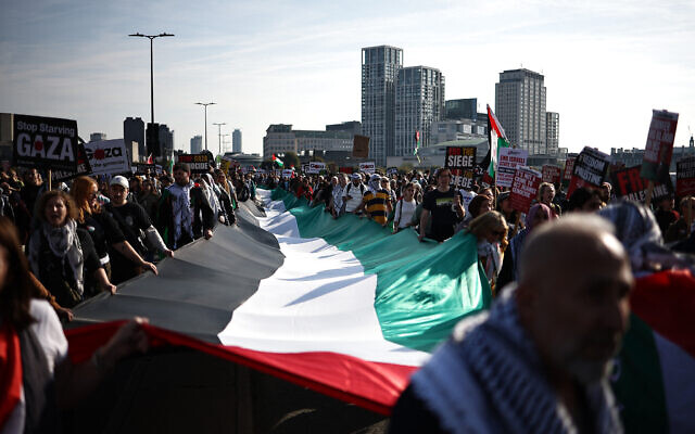 Anti-Israel protesters carry a large Palestinian flag through central London, on October 11, 2025. (Henry Nicholls/ AFP) Anti-Israel protesters carry a large Palestinian flag through central London, on October 11, 2025. (Henry Nicholls/ AFP)