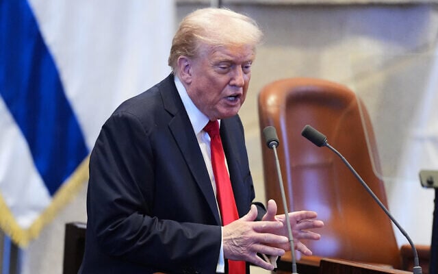 US President Donald Trump speaks at the Knesset, in Jerusalem on October 13, 2025 (Evan Vucci / POOL / AFP)