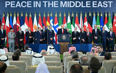 US President Donald Trump (C) speaks during the Sharm El-Sheikh Peace Summit in the Egyptian Red Sea resort town of Sharm el-Sheikh on October 13, 2025. (Photo by SAUL LOEB / AFP)