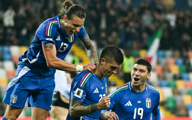 Italy's defender #23 Gianluca Mancini (C) celebrates with his teammates Italy's defender #13 Riccardo Calafiori (L) and Italy's forward #19 Nicolo Cambiaghi after scoring his team's third goal during the FIFA World Cup 2026 Group I qualification soccer match between Italy and Israel, at the the Bluenergy Stadium in Udine northeastern Italy, on October 14, 2025. (Stefano RELLANDINI / AFP) Italy's defender #23 Gianluca Mancini (C) celebrates with his teammates Italy's defender #13 Riccardo Calafiori (L) and Italy's forward #19 Nicolo Cambiaghi after scoring his team's third goal during the FIFA World Cup 2026 Group I qualification soccer match between Italy and Israel, at the the Bluenergy Stadium in Udine northeastern Italy, on October 14, 2025. (Stefano RELLANDINI / AFP)