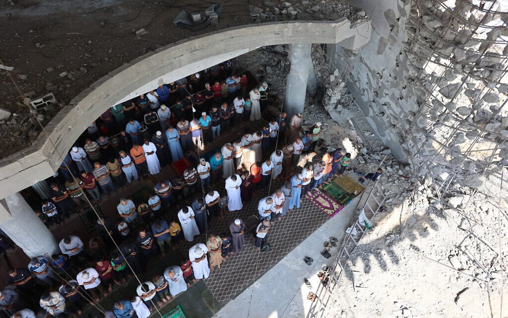 Worshippers attend Friday prayers amidst the rubble of the destroyed Albaani Mosque in Khan Younis in the southern Gaza Strip on October 17, 2025 (Omar AL-QATTAA / AFP)