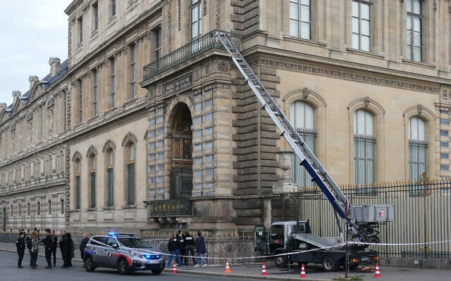 Israeli Intel Firm Says Louvre Asked It To Help Locate Stolen Artifacts 
