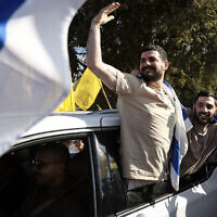 Twin Israeli brothers Gali and Ziv Berman, who were set free by Hamas earlier this week after being held hostage for more than two years, arrive home in the southern Israeli kibbutz of Beit Guvrin from hospital on October 19, 2025. (Photo by FADEL SENNA / AFP)