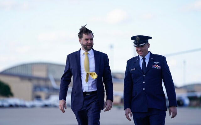 US Vice President JD Vance (L) boards Air Force Two en route to Israel at Joint Base Andrews on October 20, 2025 (Nathan HOWARD / POOL / AFP) US Vice President JD Vance (L) boards Air Force Two en route to Israel at Joint Base Andrews on October 20, 2025 (Nathan HOWARD / POOL / AFP)